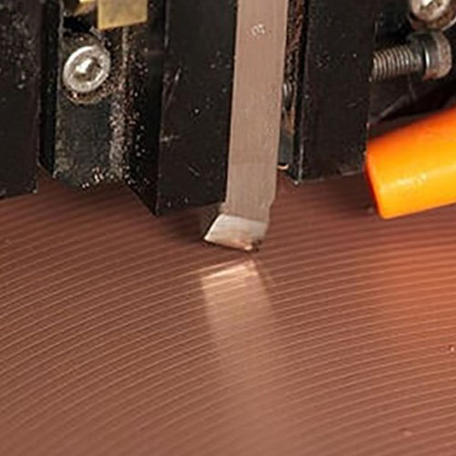 Uređaj za korekciju preklopne ploče